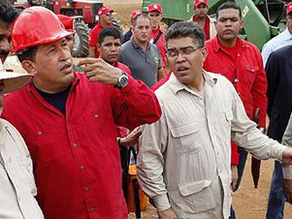 Los presidentes de Brasil y Venezuela visitan un campo de soja en El Tigre, en el este de Venezuela