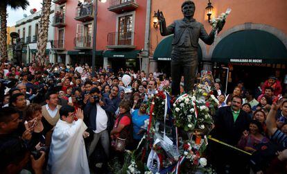 Estatua de Juan Gabriel, en la Plaza Garibaldi, en Ciudad de México.