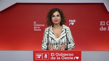 La vicesecretaria general del PSOE y ministra de Hacienda, María Jesús Montero, durante su comparecencia en la sede socialista este lunes.