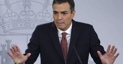 Spain&#039;s Prime Minister Pedro Sanchez gestures during a news conference at the Moncloa Palace in Madrid