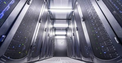 abrirá tres centros de datos en España