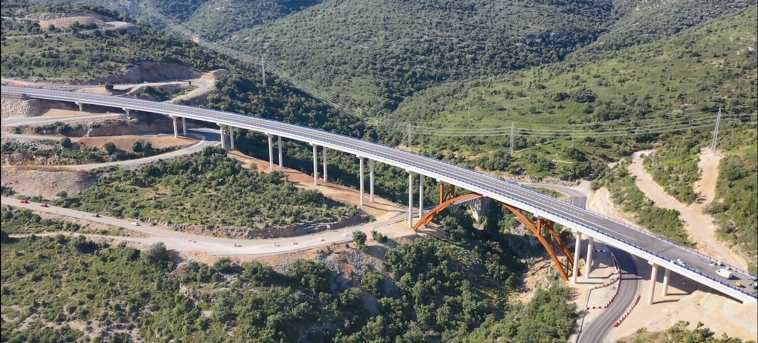 Viaducto sobre las curvas del puerto de Querol (Castellón).