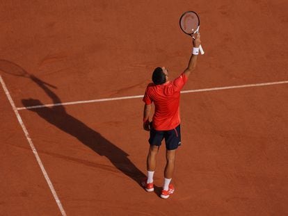 Novak Djokovic tras ganar a Carlos Alcaraz en la semifinal de Roland Garros.