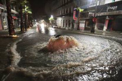 El 17,5 % del agua suministrada a las redes de abastecimiento públicas españolas para hogares, industria o uso municipal se pierde por fugas, roturas o averías, según el último informe del Observatorio Español de Sostenibilidad (OES). EFE/Archivo