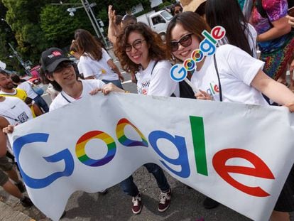 Defensores de la comunidad LGTBI marchan durante el desfile del Orgullo Gay de 2018 en Tokio (Japón) el pasado 6 de mayo.