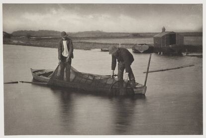 Pesca artesanal de anguila en 1887.