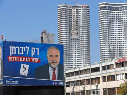 El malestar ante las imposiciones de los ultraortodoxos impulsa el auge electoral del ultra Lieberman