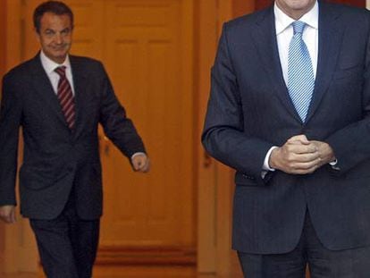 Emilio Pérez Touriño, presidente de Galicia, sale de La Moncloa tras reunirse con Zapatero.
