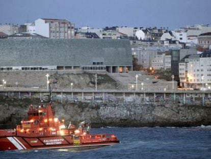 Dos embarcaciones trabajan en las labores de búsqueda.