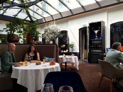 SALA, CLÁSICA DEL RESTAURANTE DE LIBRIJE (HOLANDA) / CAPEL