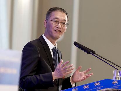 El embajador de la República Popular China en España, Yao Jing, durante un desayuno informativo celebrado este viernes en Madrid.