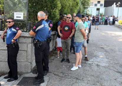 Policías municipales de Madrid, votando la propuesta salarial del Ayuntamiento.