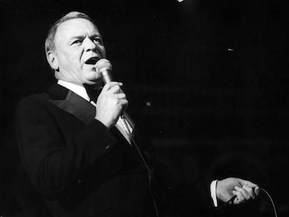 Frank Sinatra interpreta 'My Way' en un concierto en Israel, en 1976.