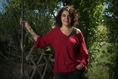 Carme Torrents, al jardí Brins d'Espigol, a Folgueroles.