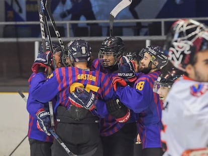 La sección de hockey hielo del FC Barcelona celera un gol contra el Majadahonda, esta temporada.