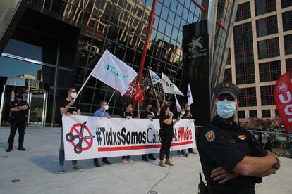 Concentración contra el ERE de CaixaBank en Plaza de Castilla de Madrid, el pasado 20 de mayo.