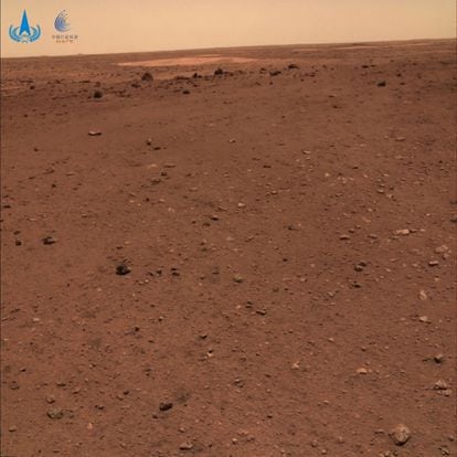 Superficie de Marte fotografiada por el robot explorador 'Zhurong'.