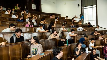 Examen de la EVAU en la facultad de Farmacia, este lunes en la Universidad Complutense de Madrid.