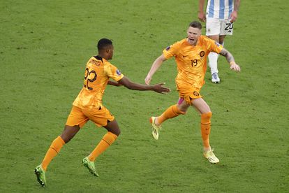 Wout Weghorst celebra el primer gol de su selección.