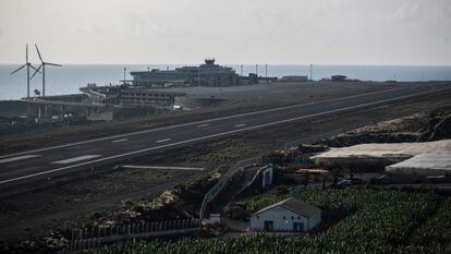 El aeropuerto de La Palma, cerrado debido a la ceniza del volcán de Cumbre Vieja, el 3 de noviembre de 2021. 