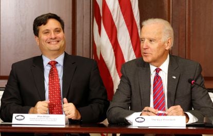 Ronald Klain, a la izquierda, y Joe Biden, en la Casa Blanca en 2014.
