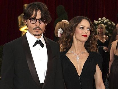 Vanessa Paradis y Johnny Depp en los Oscar de 2008.