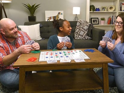 Elegimos cinco juegos de mesa top ventas en Amazon para divertirse en familia.