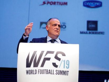 El presidente de LaLiga, Javier Tebas, interviene en el Congreso Mundial del Fútbol, este martes en Madrid.