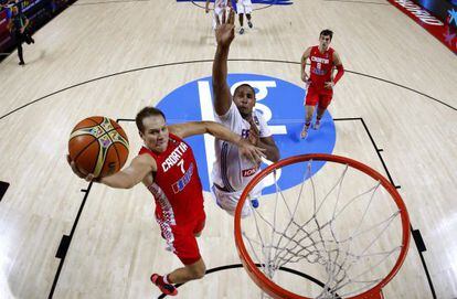 Bogdanovic machaca, en el partido ante Francia.