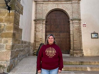 María Dolores Salido, frente a la Iglesia de la Cazalilla (Jaén), en una fotografía cedida.