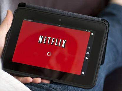 Una pantalla de Kindle conectándose a Netflix.