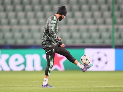 Karim Benzema, este lunes durante el entrenamiento en Varsovia.
