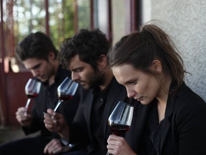 François Civil, Pio Marmaï y Ana Girardot, en 'Nuestra vida en la Borgoña'.