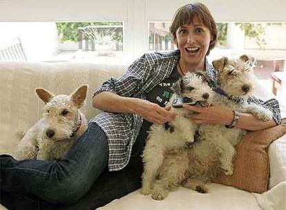 María Barranco, fotografiada el miércoles pasado en su casa con sus tres perros: <i>Gilda, Cloe </i><b>y</b> Borbón.