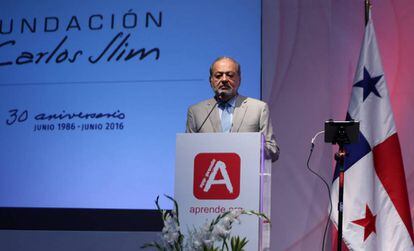 Carlos Slim habla en un acto de su fundaci&oacute;n en Panam&aacute;. 