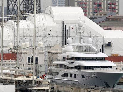 Vista del yate 'Valerie', atracado en el puerto de Barcelona, el pasado día 2 de marzo.