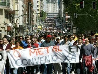 Trabajadores del metal de la provincia de Pontevedra se manifiestan en Vigo en 2019 para demandar al firma del convenio del sector.