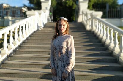 Gulfia Gabdullajan, maestra de tártaro, en un parque de Kazán. / M. R. S. 