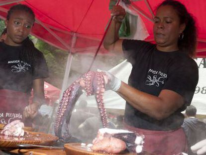 Una de las pulpeiras instaladas en la fiesta