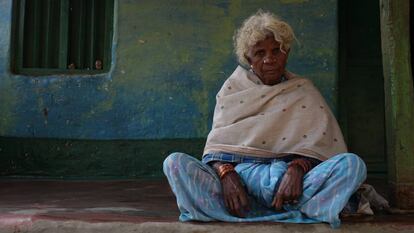 Mujer tribal soliga, India. Los soligas mantienen una relación muy profunda con su entorno natural y veneran al tigre.
