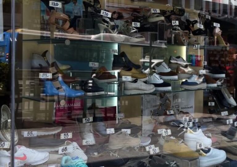 Escaparate de un negocio en Madrid, este miércoles.