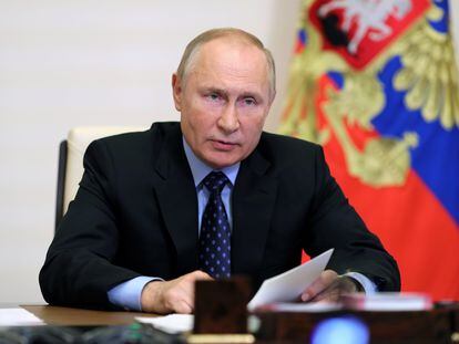 Putin, en una videoconferencia desde su despacho,