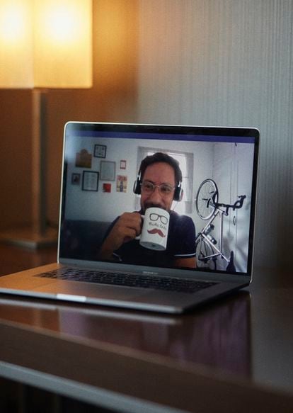 Álvaro Peláez, de ING, en una videollamada de trabajo desde casa.