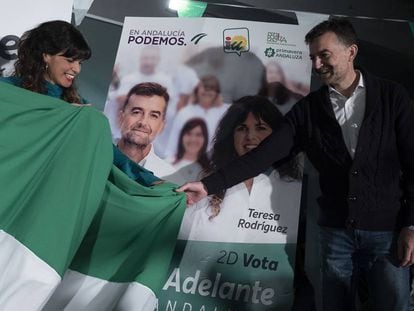Teresa Rodríguez y Antonio Maíllo de Adelante Andalucía en el acto de inicio de campaña.