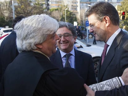 Enric Millo (al centre), amb el ministre Rafael Catalá (dreta).