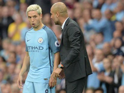 Nasri, con Guardiola en su &uacute;ltimo partido con el City. 