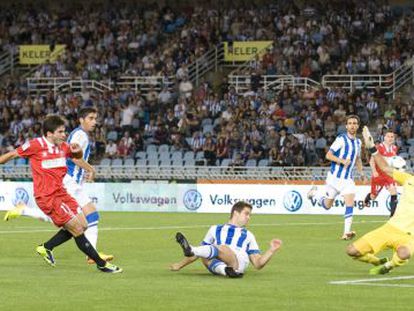 Jairo marca el gol del Sevilla. 