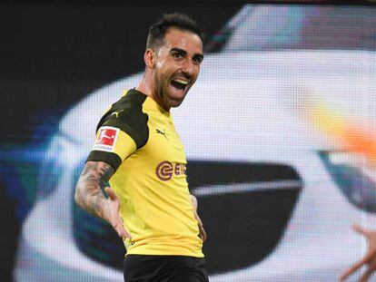 Alcácer festeja un tanto con el Dortmund.