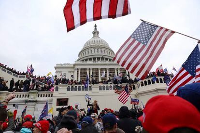Partidarios de Donald Trump en pleno taque al Capitolio el 6 de enero de 2021. 