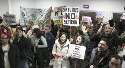 Protesta de trabajadores de Iberia en el rectorado de la UAM.